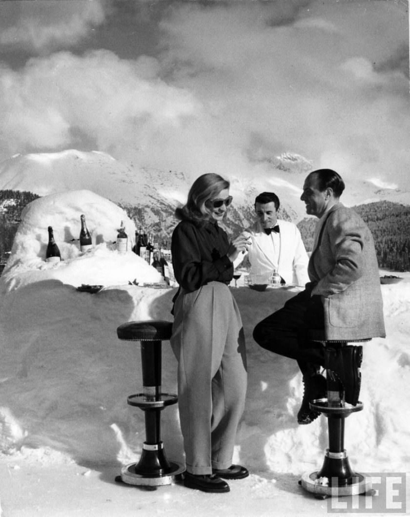 Hilarious Photos of Ice-Skating Waiters Balancing and Falling at Grand Hotel les Bains, Switzerland 1920s