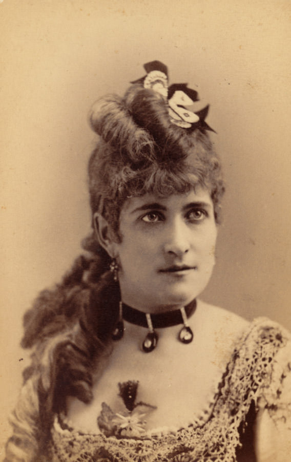 Alice Oats, 1880-1885