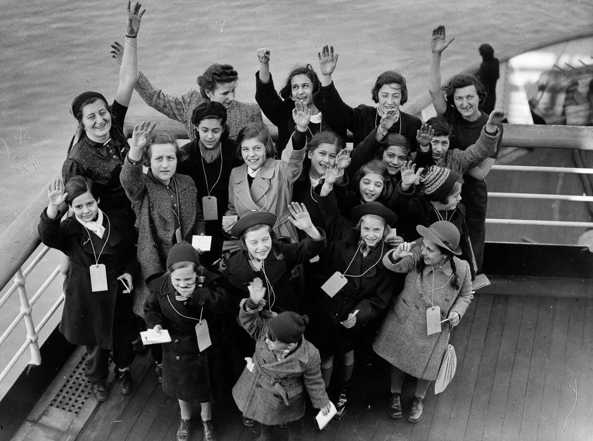 Refugees arrive in England aboard the American ocean liner “Manhattan.” 1939.