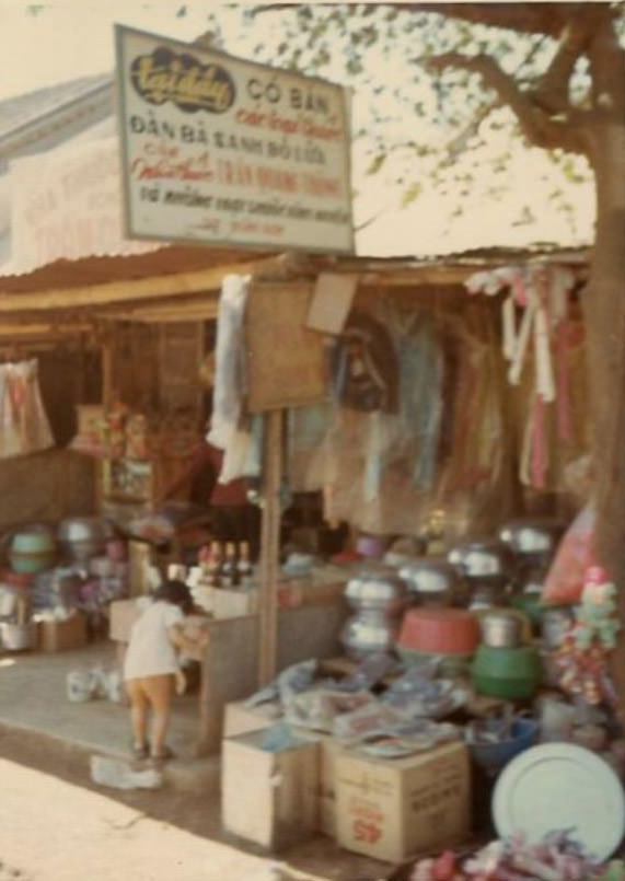 Stores in an outdoor Vietnamese market in the city of Bồng Sơn in South Vietnam during the Vietnam War