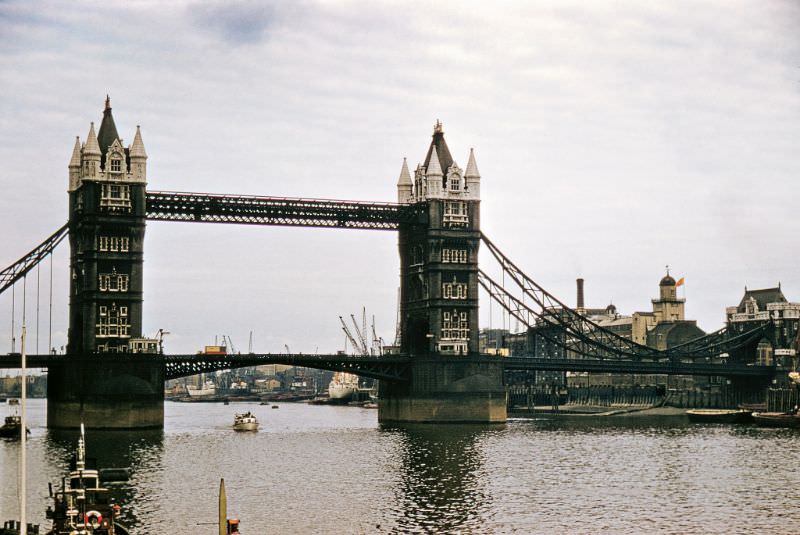 Tower Bridge, 1958