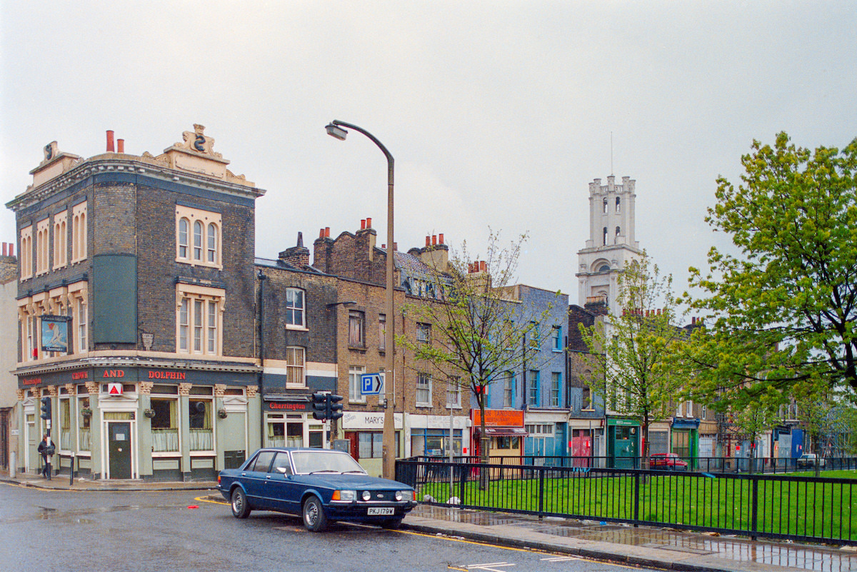 Crown and Dolphin, Cable St, Cannon St Rd, Shadwell, Tower Hamlets, 1986