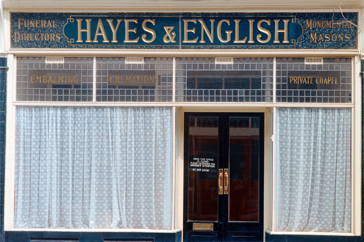 Hayes & English, Funeral Directors, Hoxton Street, Hoxton, Hackney, 1986