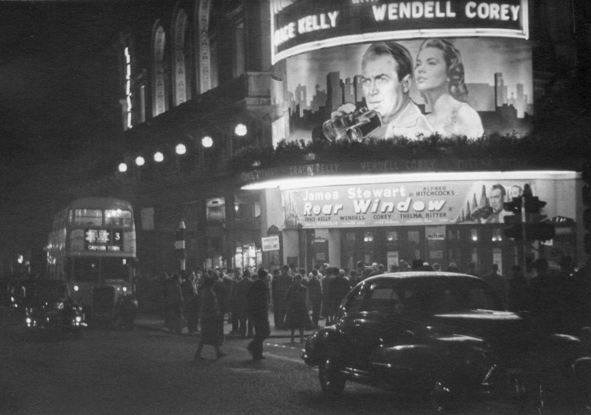 Street Life of London in the Summer of 1954 Through These Fascinating Vintage Photos