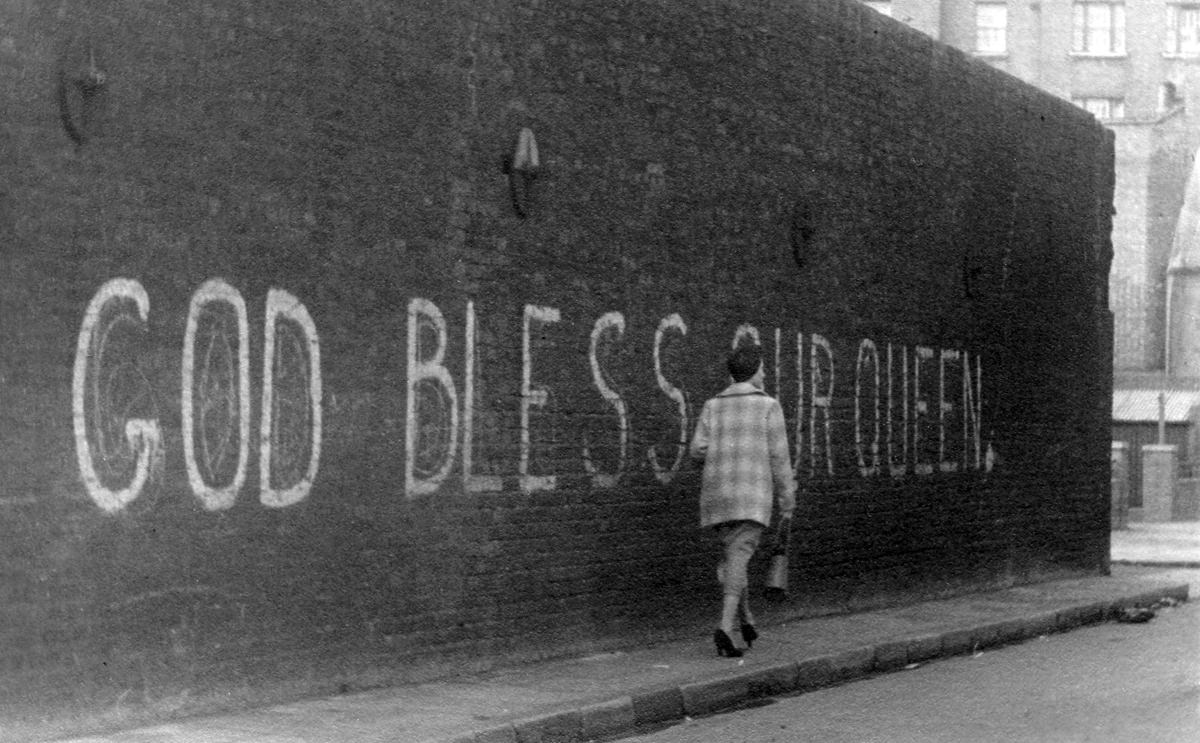 Street Life of London in the Summer of 1954 Through These Fascinating Vintage Photos