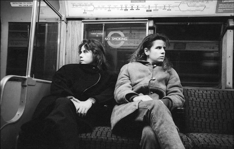 Candid Photos of Commuters of London Underground from the late 1980s