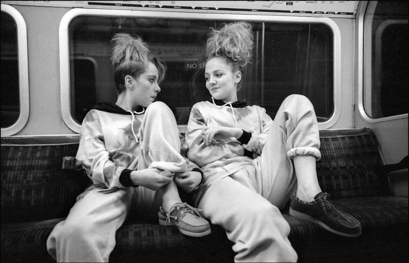 Candid Photos of Commuters of London Underground from the late 1980s