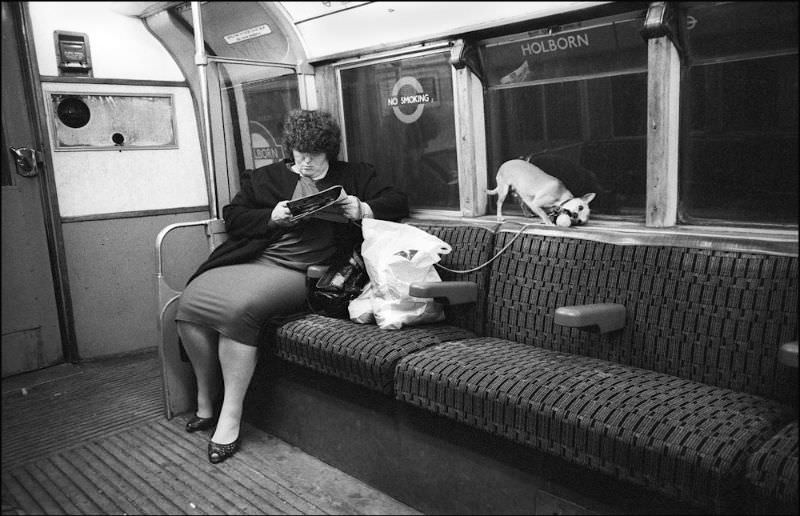 Candid Photos of Commuters of London Underground from the late 1980s