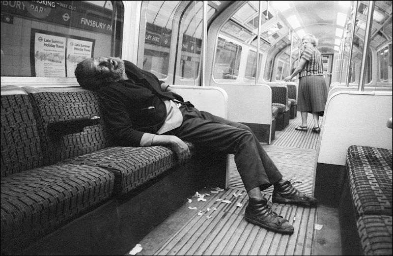 Candid Photos of Commuters of London Underground from the late 1980s