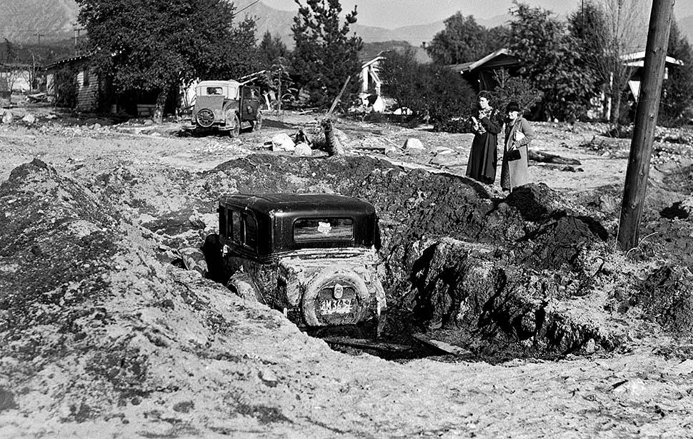 Car caught in mud from flooding in La Canada-Montrose, 1934