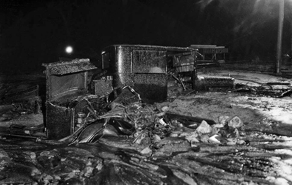Cars caught in the flooding on Honolulu Avenue near Rosemont in Montrose, 1934