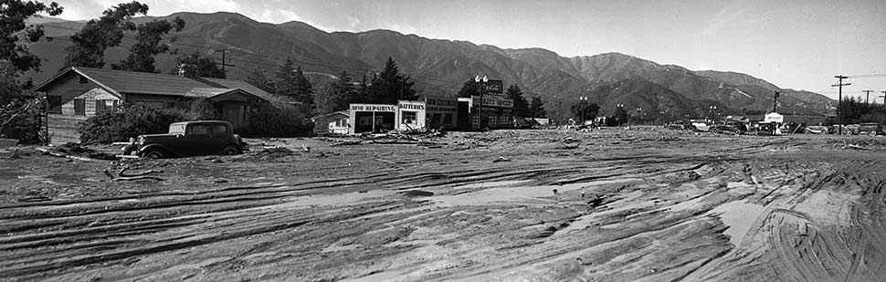 Panorama made from three negatives in the Los Angeles Times Archive at UCLA showing mud-covered Honolulu Avenue in Montrose, 1934
