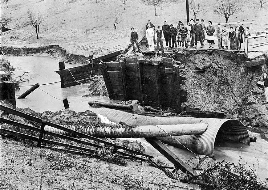 A crowd gathers at the washed-out Mesa Street bridge where four people drowned when their auto plunged into the Rubio Wash, 1934