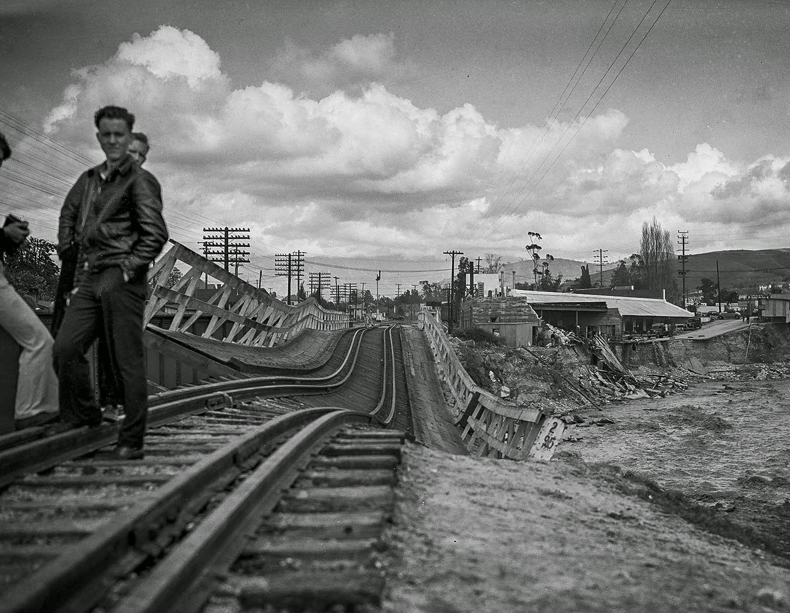 The washed-out Santa Fe Bridge over the Arroyo Seco paralleling Pasadena Avenue Bridge, 1938