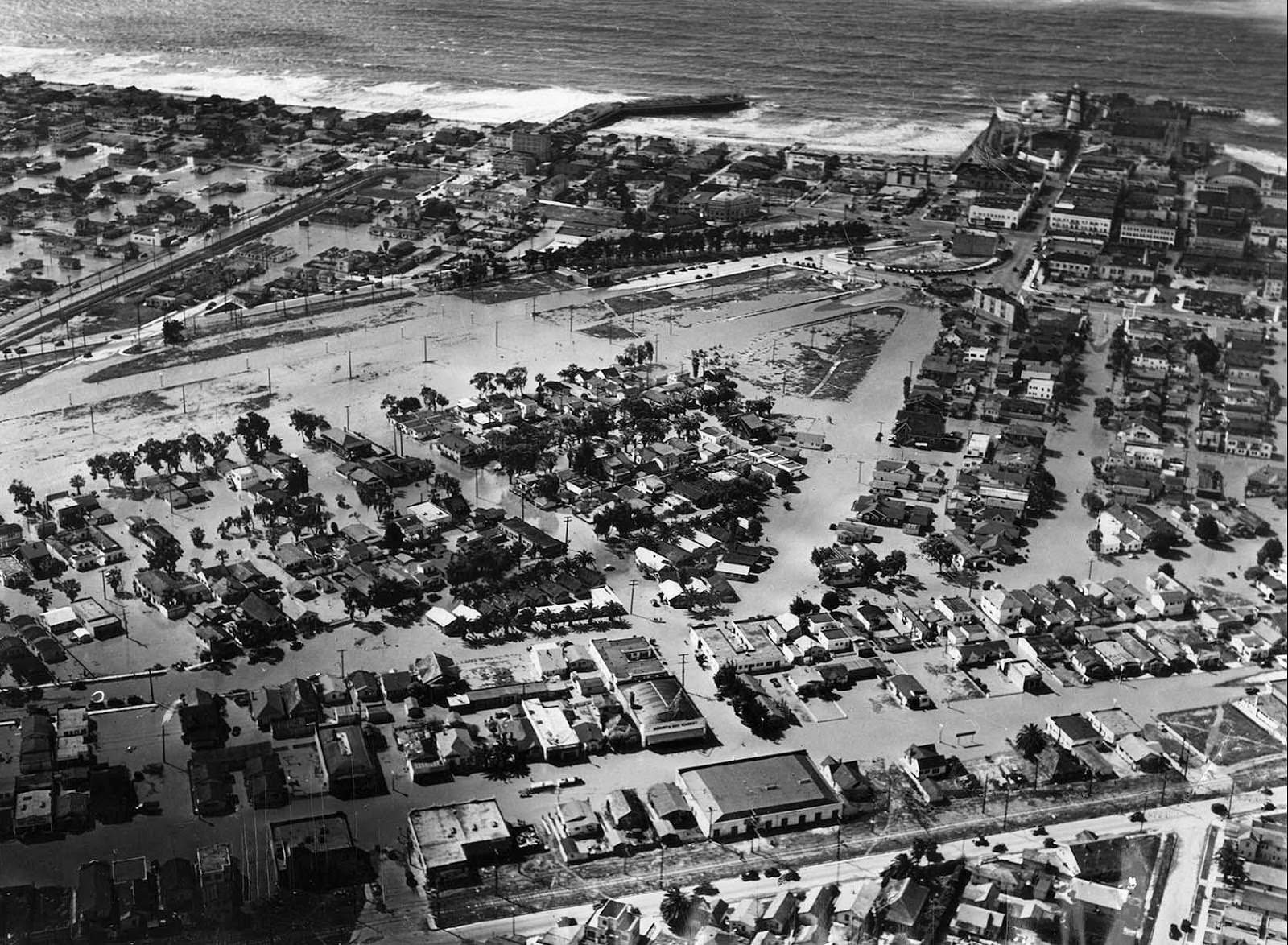 Floodwaters flow slowly through the steets of Venice after a major storm, 1938