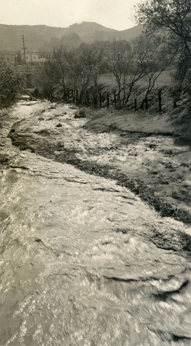 Rare Historical Photos of The Los Angeles flood of 1938