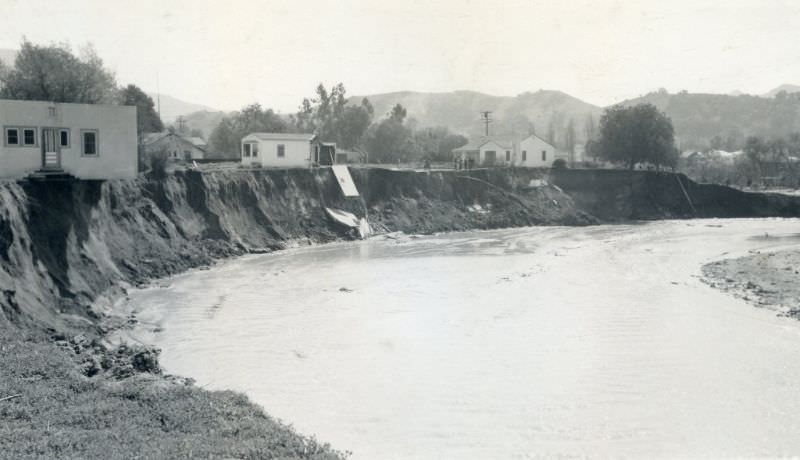 Rare Historical Photos of The Los Angeles flood of 1938