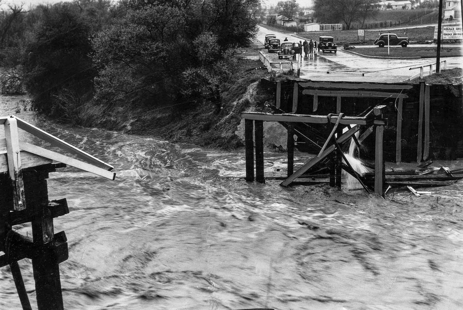 A washed-out bridge at Colfax Avenue over the Los Angeles River in Studio City, 1938
