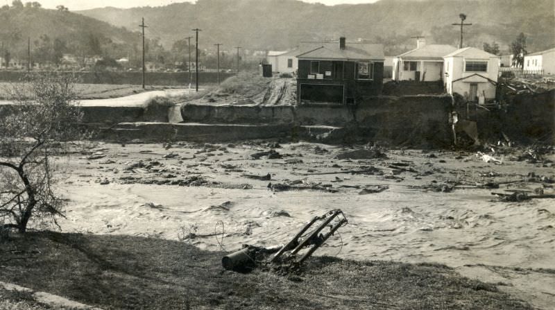 Rare Historical Photos of The Los Angeles flood of 1938