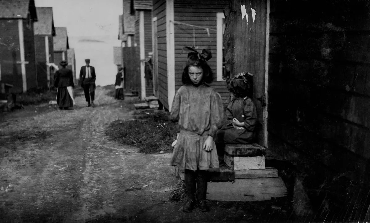 Nan de Gallant, 9-year-old cartoner, Seacoast Canning Co., Factory #2.