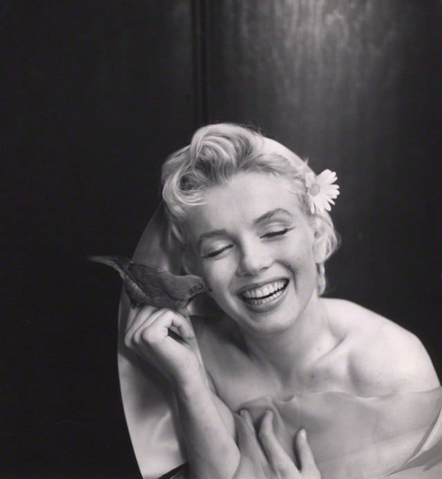 Gorgeous Portraits of Marilyn Monroe taken by Cecil Beaton in 1956