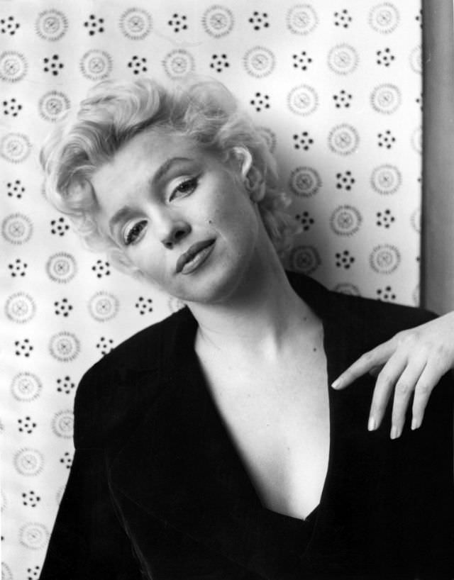 Gorgeous Portraits of Marilyn Monroe taken by Cecil Beaton in 1956