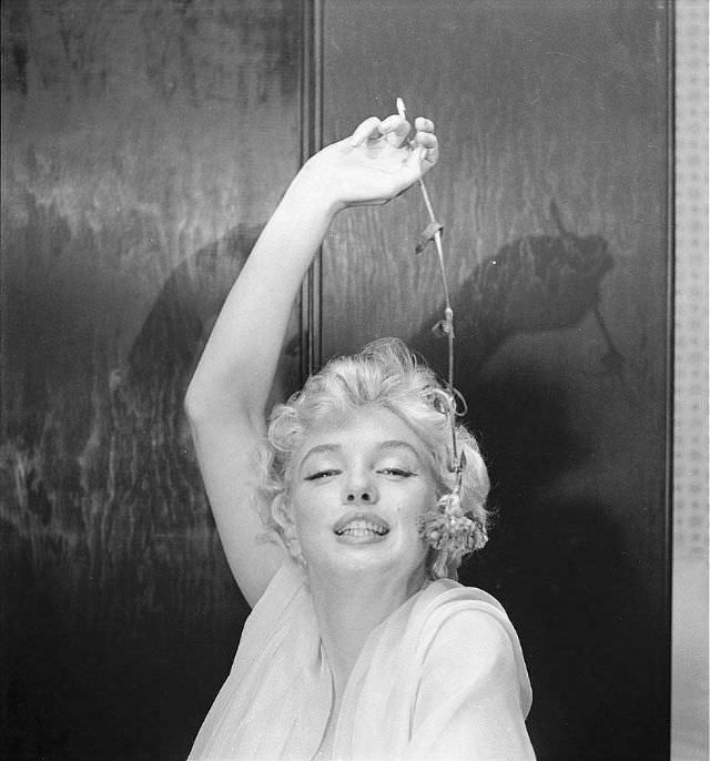 Gorgeous Portraits of Marilyn Monroe taken by Cecil Beaton in 1956