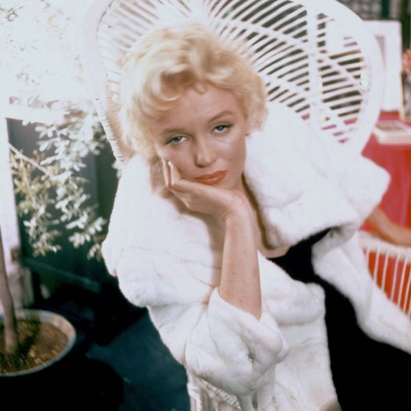 Gorgeous Portraits of Marilyn Monroe taken by Cecil Beaton in 1956