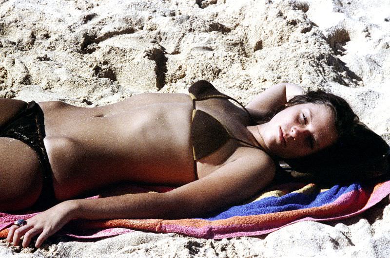 Stunning Photos of Oahu Beaches, Hawaii in the early 1970s