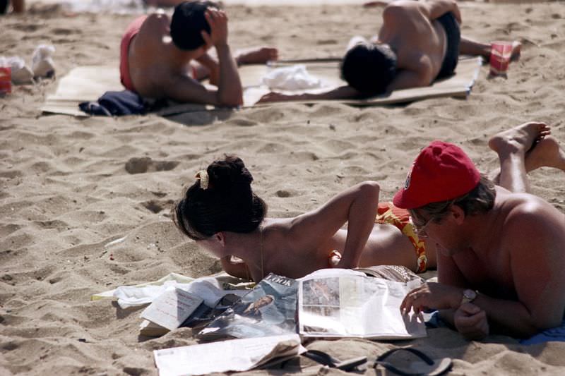 Stunning Photos of Oahu Beaches, Hawaii in the early 1970s