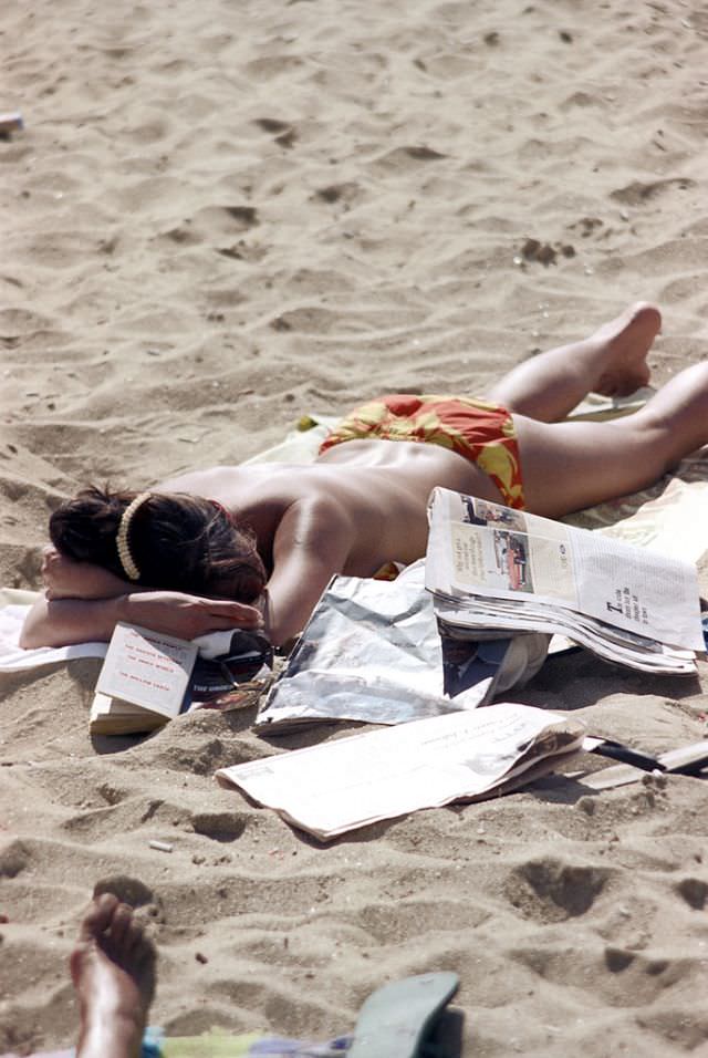 Stunning Photos of Oahu Beaches, Hawaii in the early 1970s