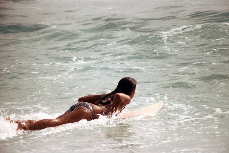 Stunning Photos of Oahu Beaches, Hawaii in the early 1970s