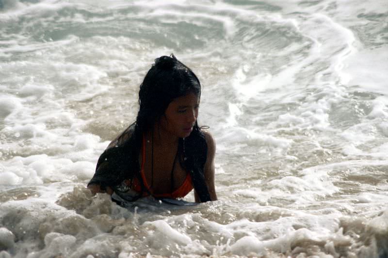 Stunning Photos of Oahu Beaches, Hawaii in the early 1970s