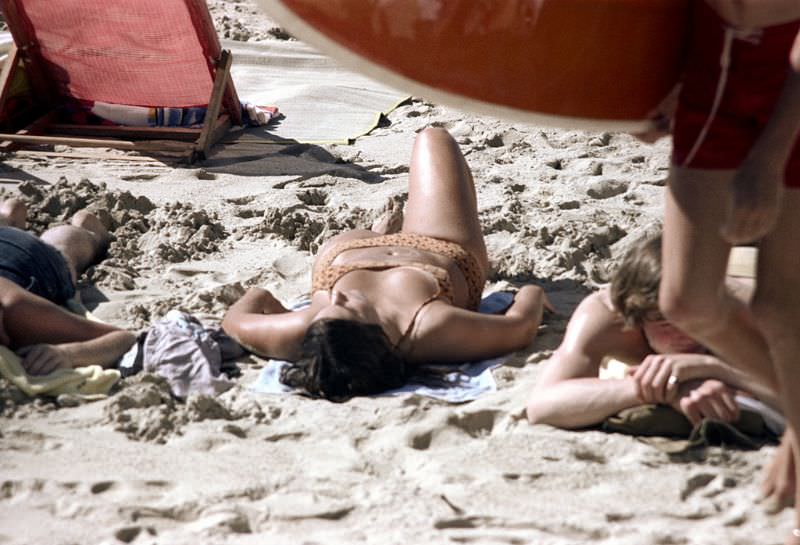 Stunning Photos of Oahu Beaches, Hawaii in the early 1970s