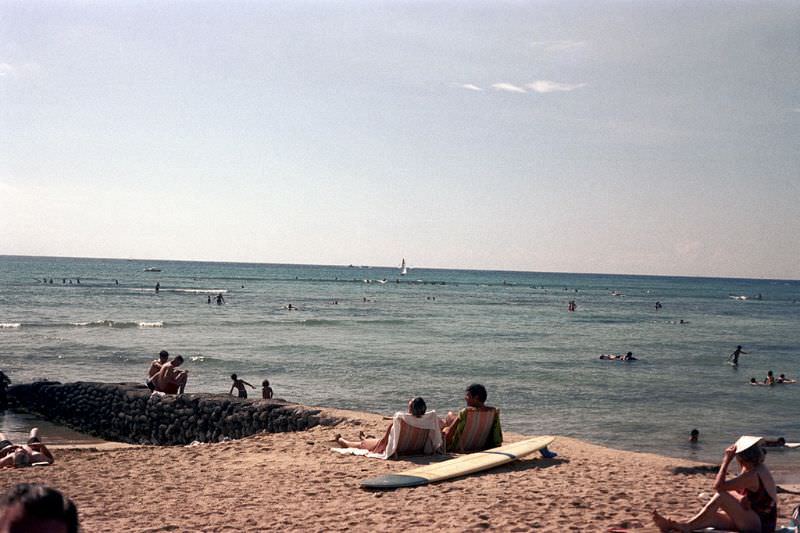 Stunning Photos of Oahu Beaches, Hawaii in the early 1970s