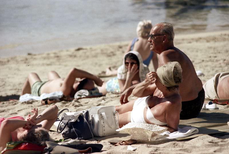 Stunning Photos of Oahu Beaches, Hawaii in the early 1970s