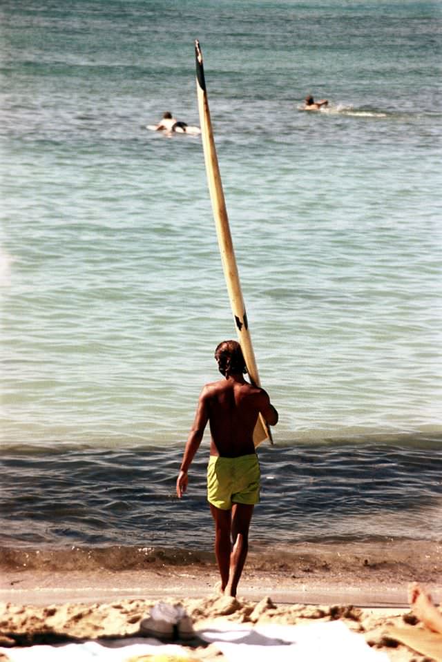 Stunning Photos of Oahu Beaches, Hawaii in the early 1970s