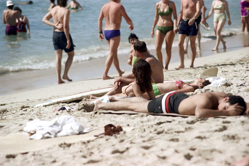 Stunning Photos of Oahu Beaches, Hawaii in the early 1970s