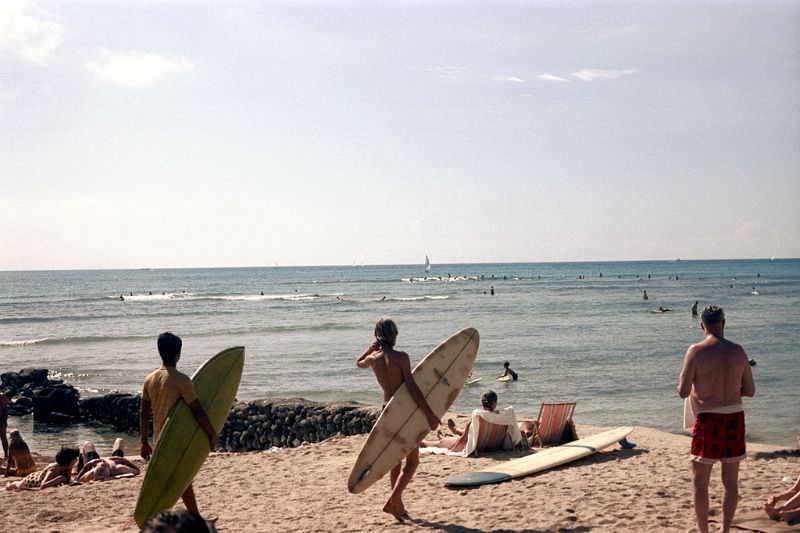 Stunning Photos of Oahu Beaches, Hawaii in the early 1970s