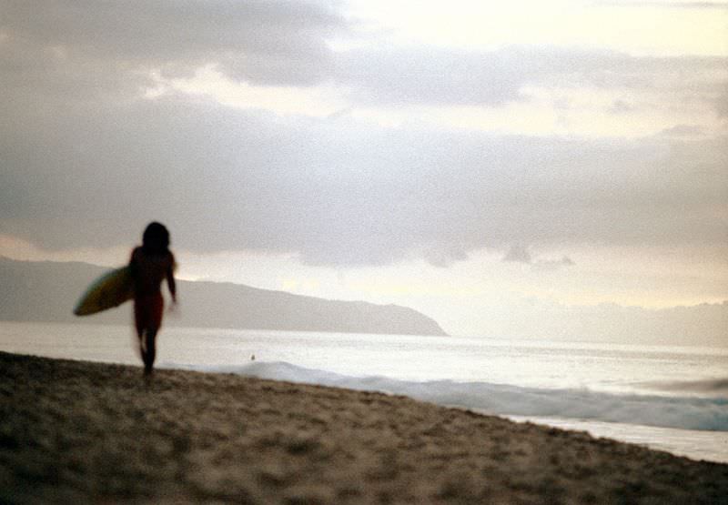 Stunning Photos of Oahu Beaches, Hawaii in the early 1970s