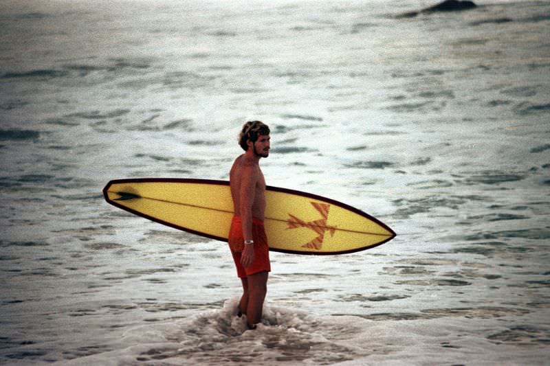 Stunning Photos of Oahu Beaches, Hawaii in the early 1970s