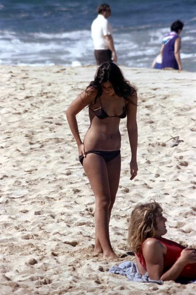 Stunning Photos of Oahu Beaches, Hawaii in the early 1970s