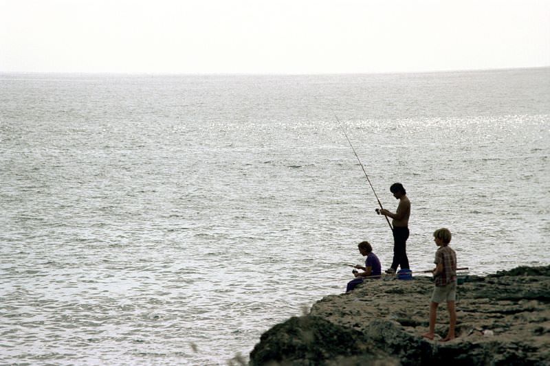 Stunning Photos of Oahu Beaches, Hawaii in the early 1970s