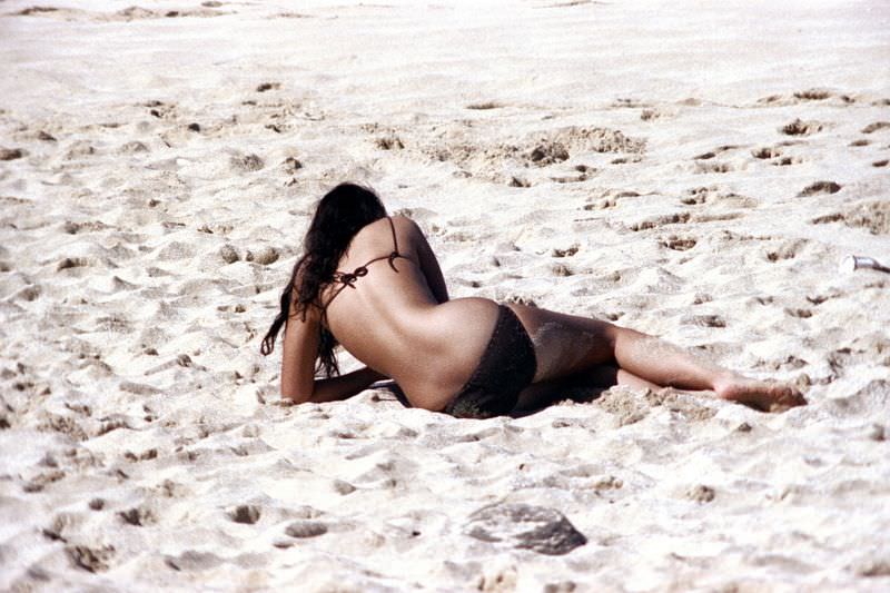 Stunning Photos of Oahu Beaches, Hawaii in the early 1970s