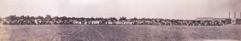 Calkins Ranch (line of automobiles and people in field), 1925