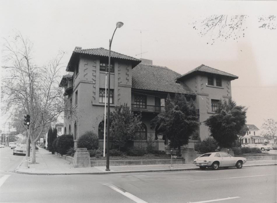 The Sainte Claire Club at St. James and 2nd Streets, 1975