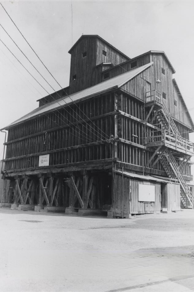 Sand and gravel bunker, 790 Stockton Avenue, 1975