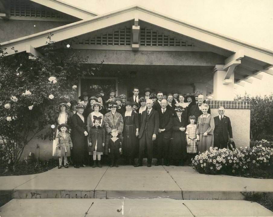 Flower Lover's Club group portrait, 1923