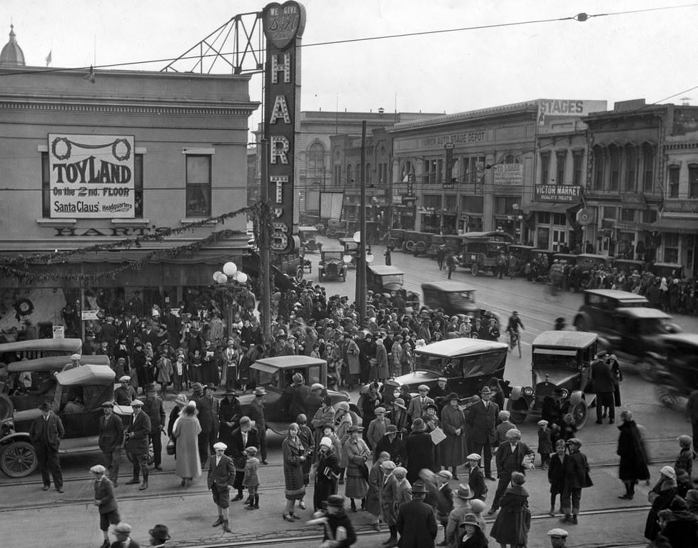 Holiday shoppers, 1924