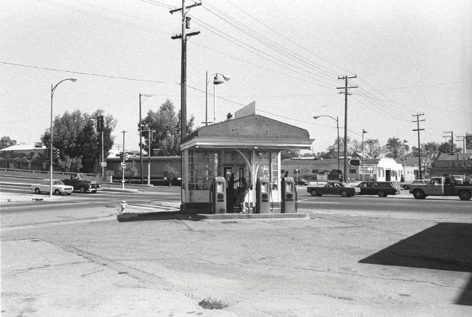 Downtown San Jose, corner of Market and Julian, Associated Oil gas station on the corner with Coleman ramp in background, 1974